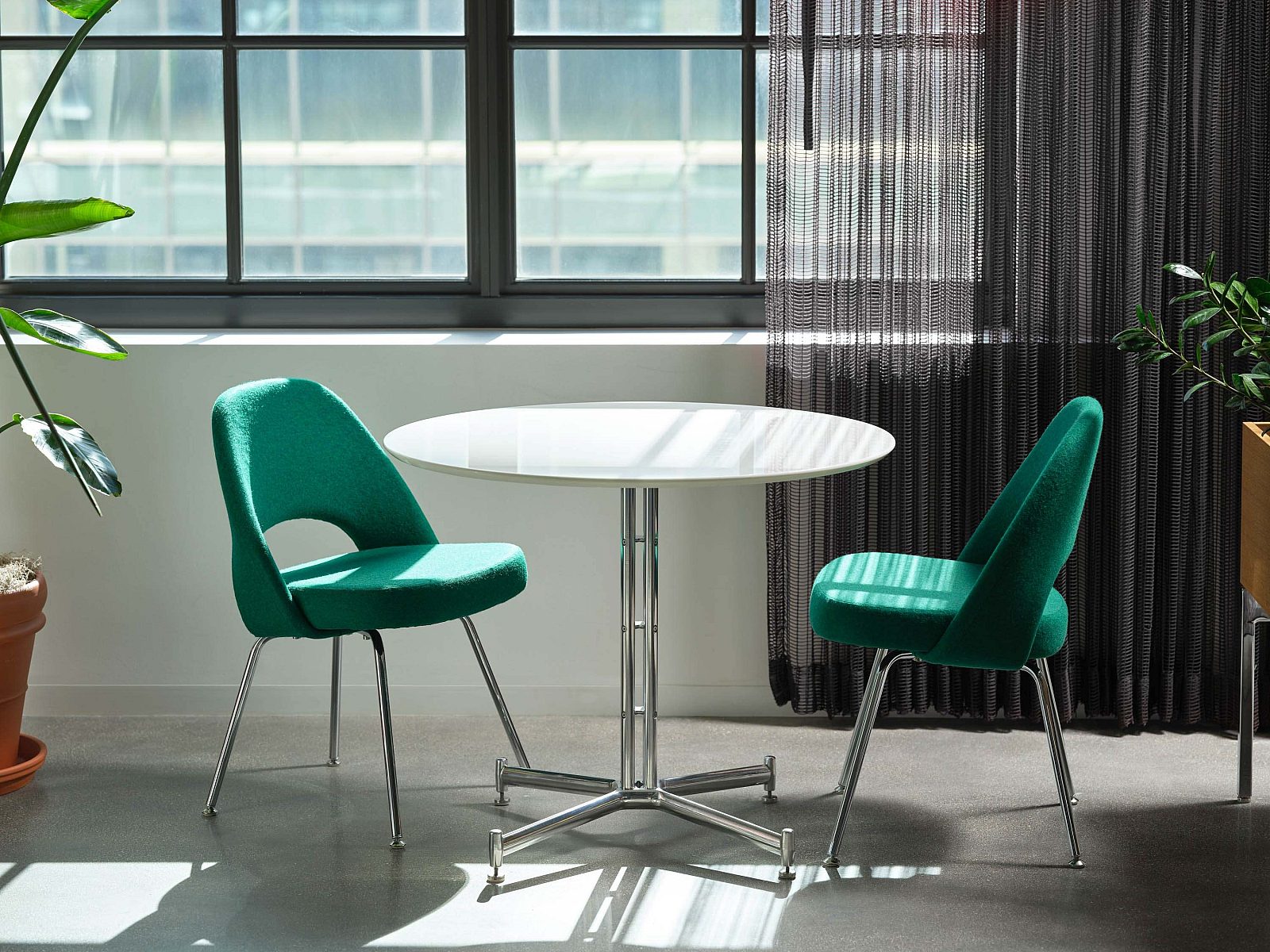 Knoll Iquo Table Round 02 environmental